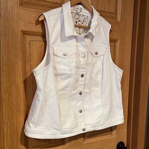 Chic White Lace-Back Vest